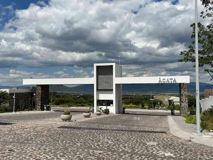 terreno en venta avenida aguamarina zibata el marques queretaro pqFwIYy